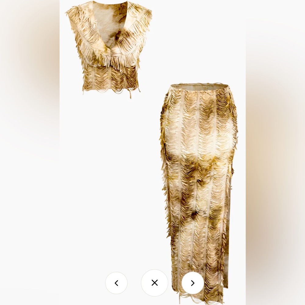 🔥🔥💕2pc Distressed V Neck Cap Sleeve crop top and Slit Sexy Mini Skirt.